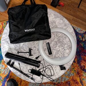 Vivitar 18 inch ring light tripod
